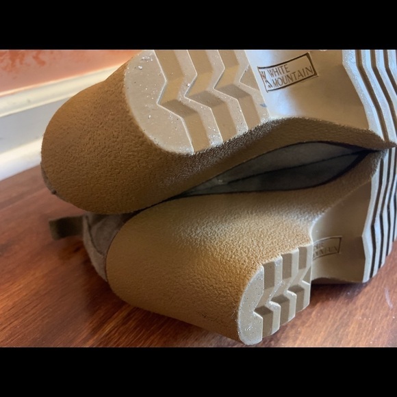WHITE MOUNTAIN Suede Leather Ankle Bootie 9 - Picture 11 of 12